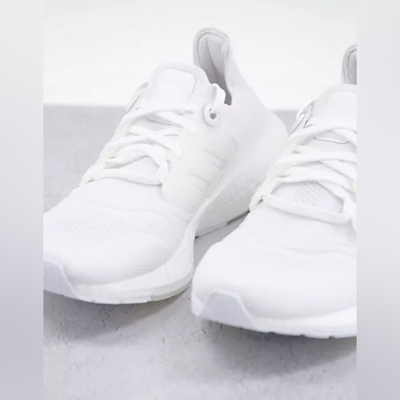 Adidas Men's Ultraboost 22 Running Shoes - Picture 3 of 13